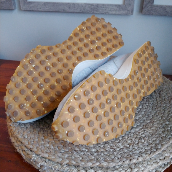 New Balance Ladies Size 8 Running Shoe - Picture 5 of 10